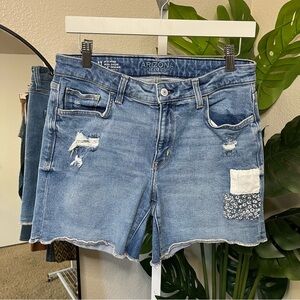 🤍 Patchwork Distressed Light Wash Mid Rise Denim Shorts Sz 11 | Arizona Jean Co.